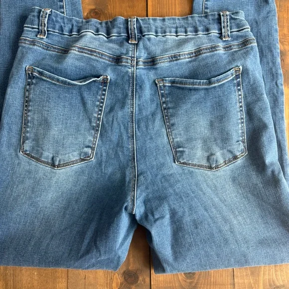 No Boundaries Medium Wash Denim Skinny Jeans - Picture 5 of 8